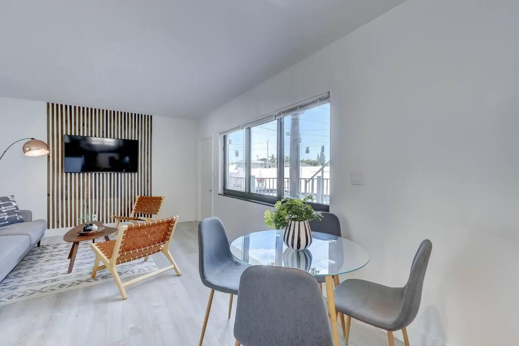 Chic Retreat: 2Br Apartment! فورت لودرديل المظهر الخارجي الصورة