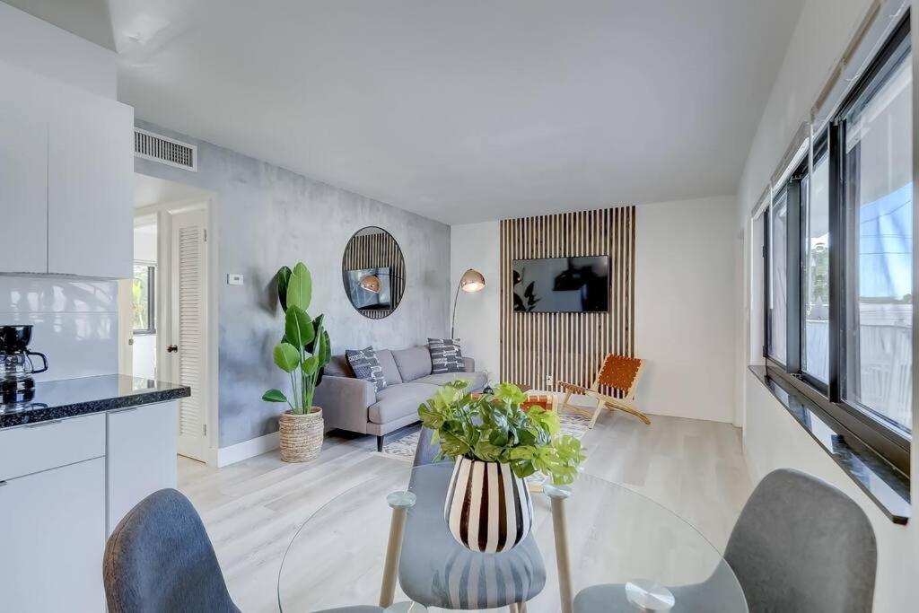 Chic Retreat: 2Br Apartment! فورت لودرديل المظهر الخارجي الصورة